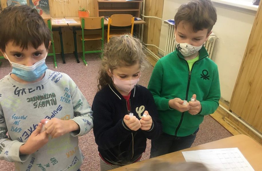 SPADIA LAB poskytla zdarma pět set PCR testů ze slin do škol